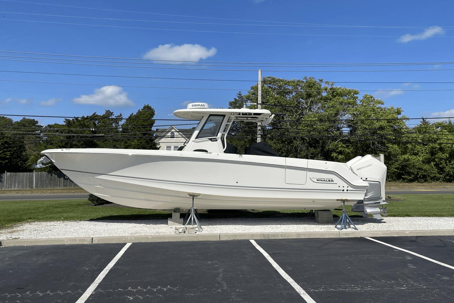 2025 Boston Whaler 280 Outrage