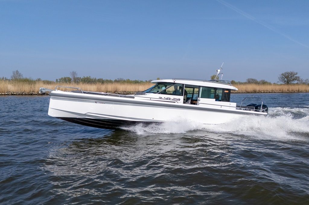 2018 Axopar 37 Sports Cabin