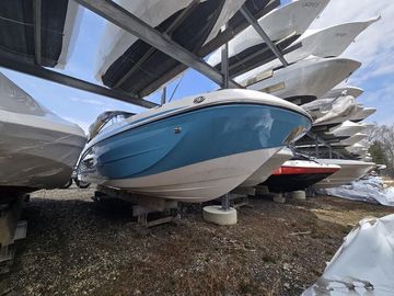 2025 Hurricane SunDeck 2600 OB