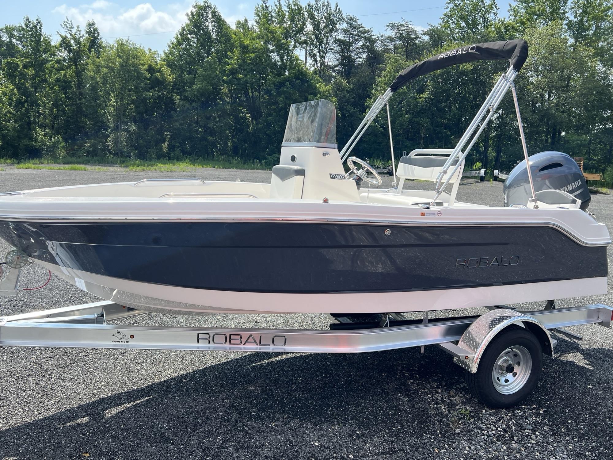 2025 Robalo Center Console R160