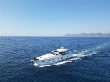 2006 Princess V70