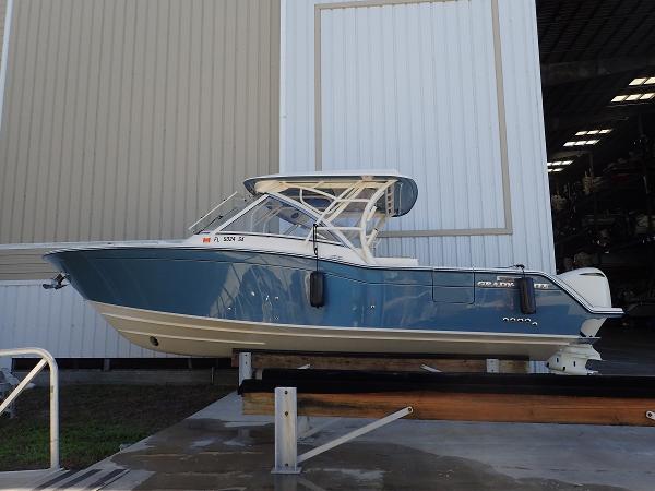 Grady-White Freedom 325 2021 Grady-White Freedom 325 boat in blue, docked indoors.