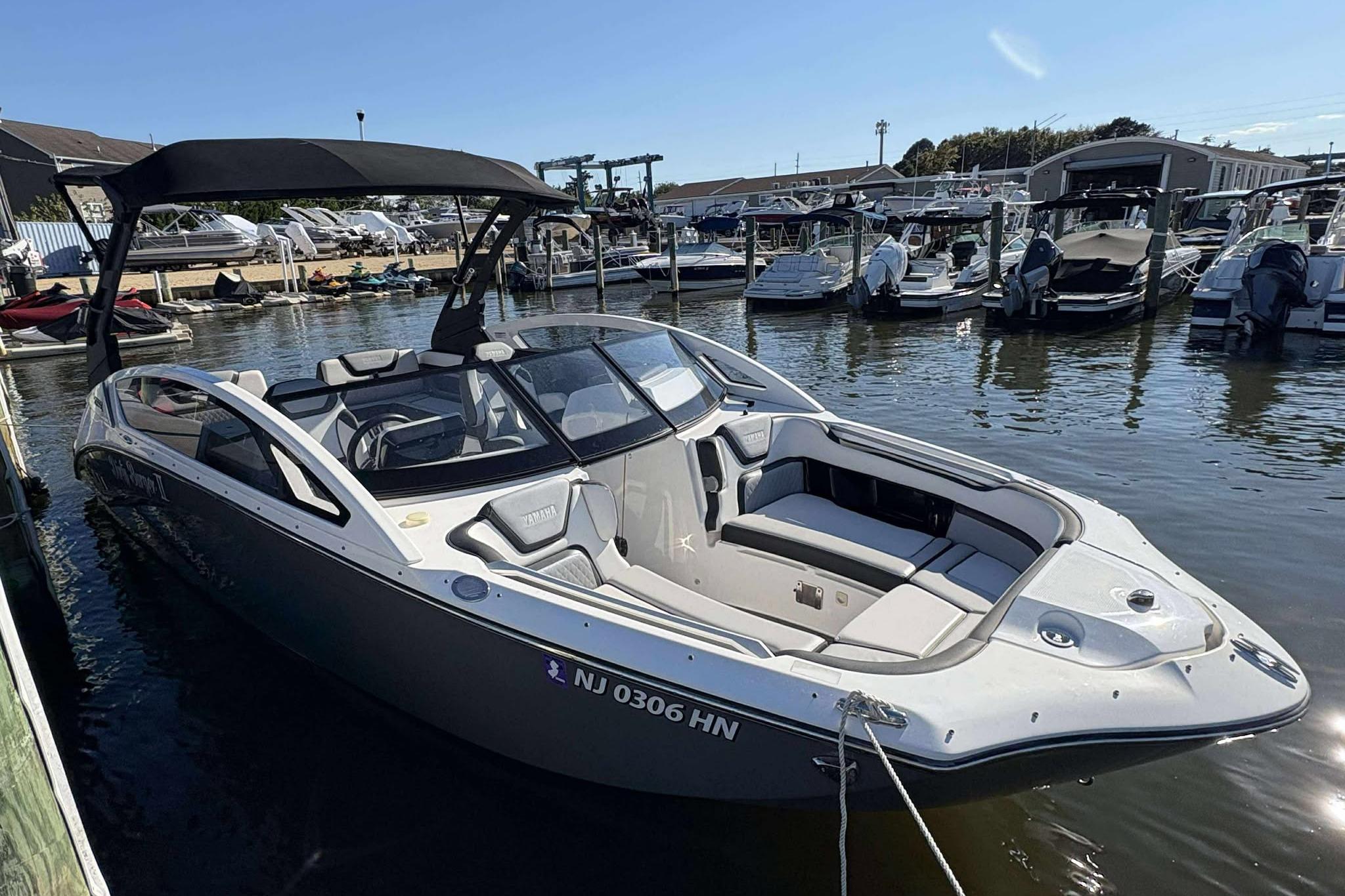 2019 Yamaha Boats 275SE