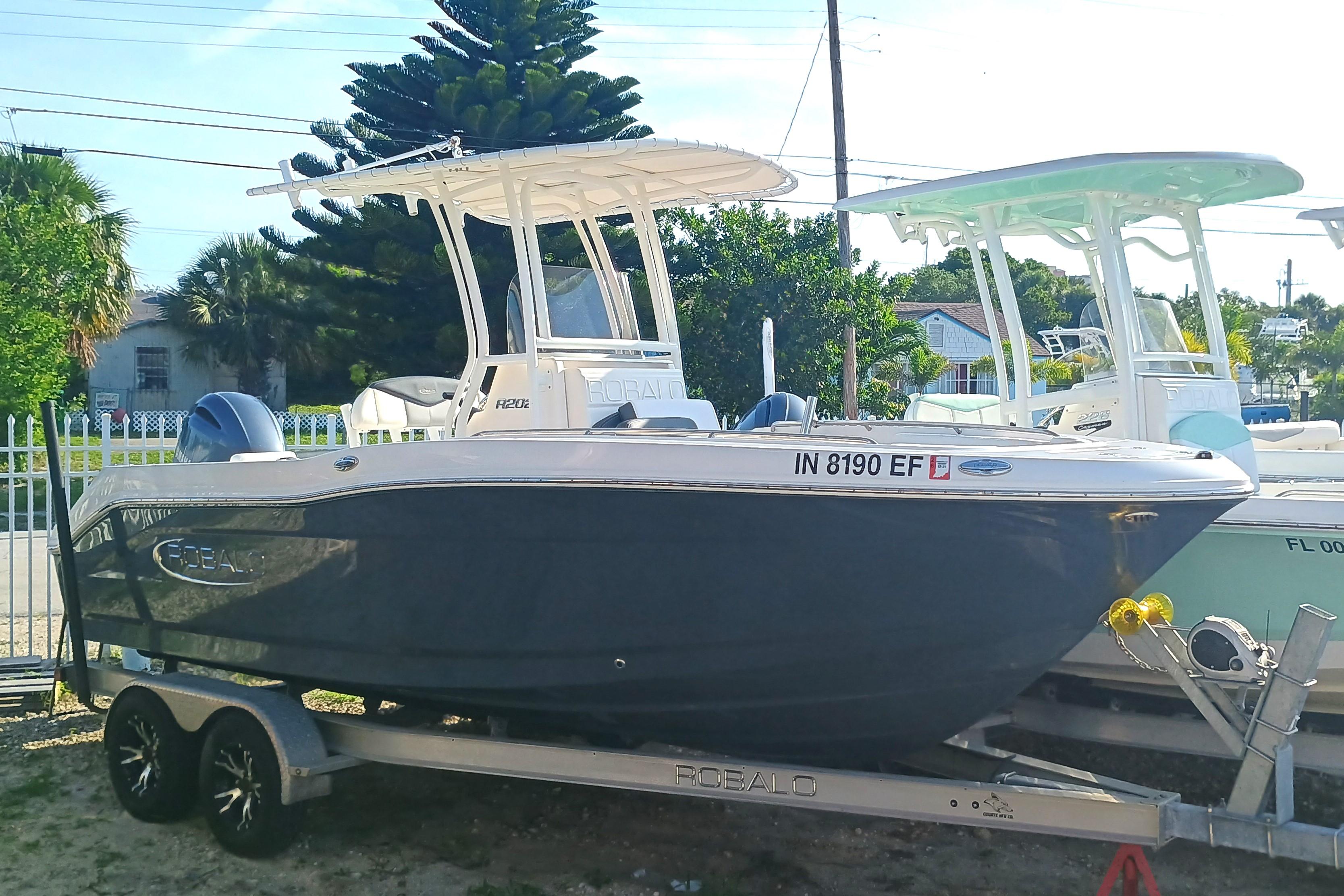 2021 Robalo R202 Explorer