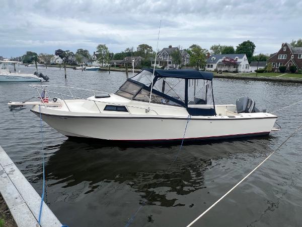 1989 Mako 250 Cuddy Cabin