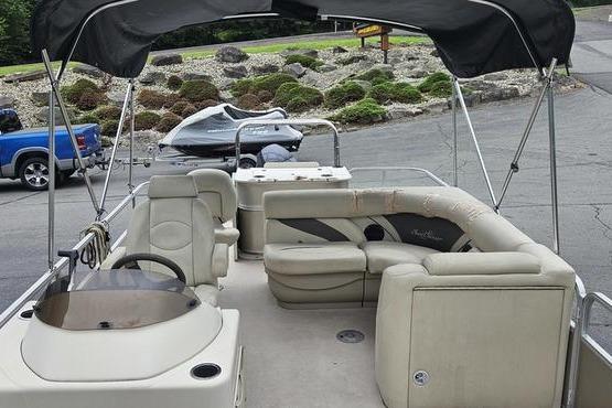 2014 SunChaser Classic Fish 8522 4-PT