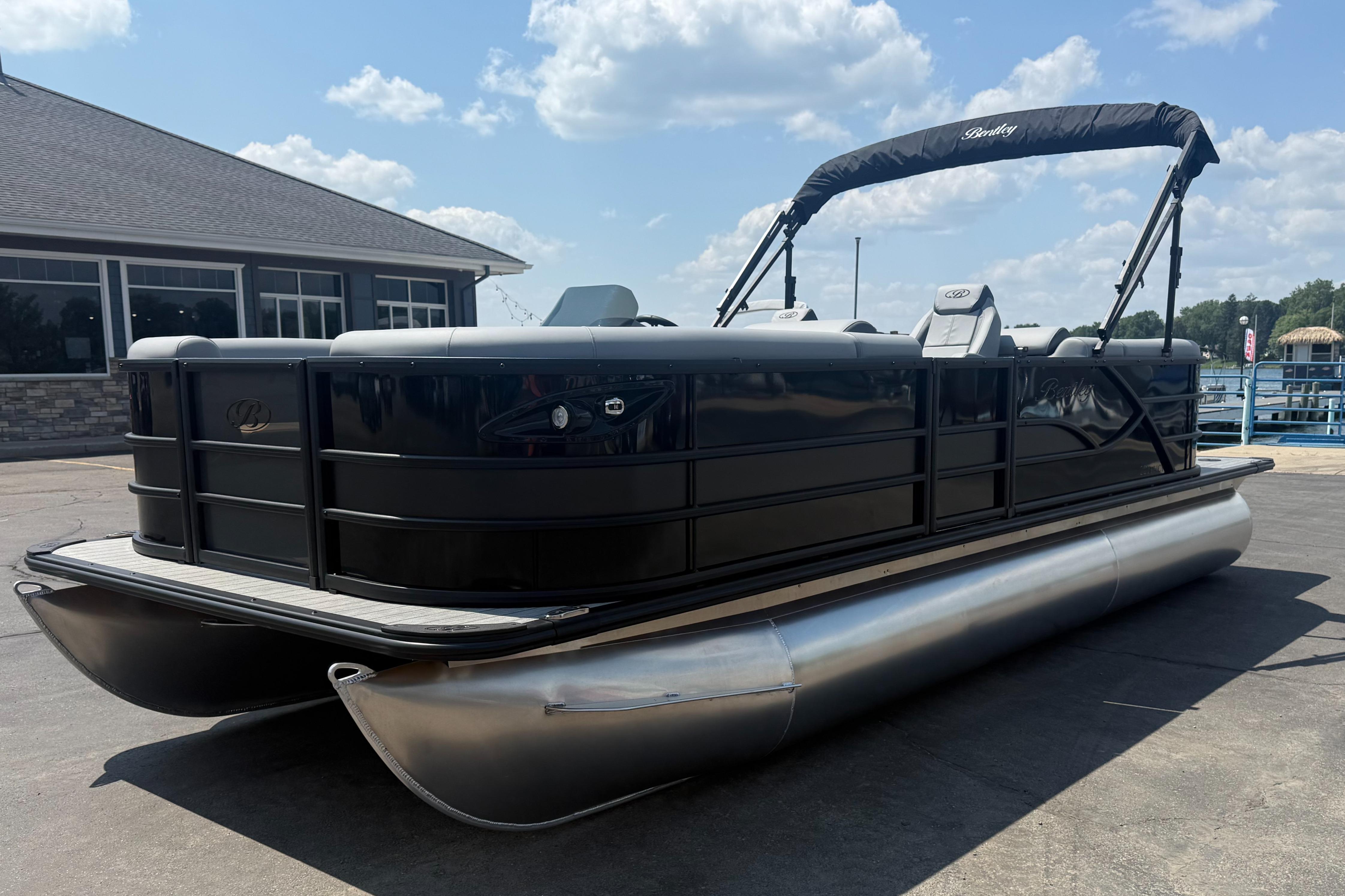 2026 Bentley Pontoons Legacy 220 Navigator