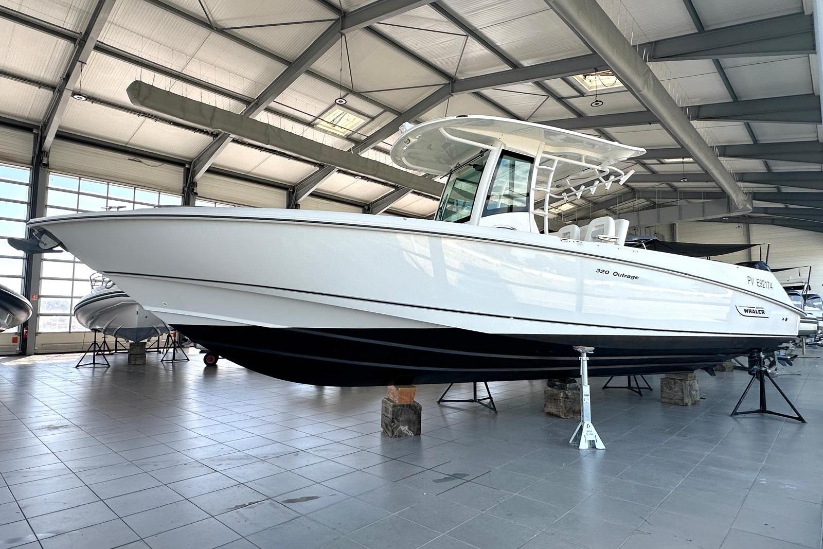 2012 Boston Whaler 320 Outrage