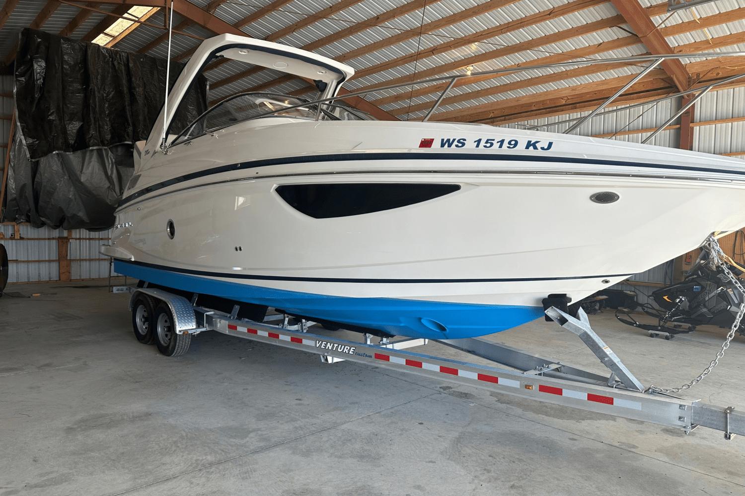 2023 Regal 28 Express Cruiser