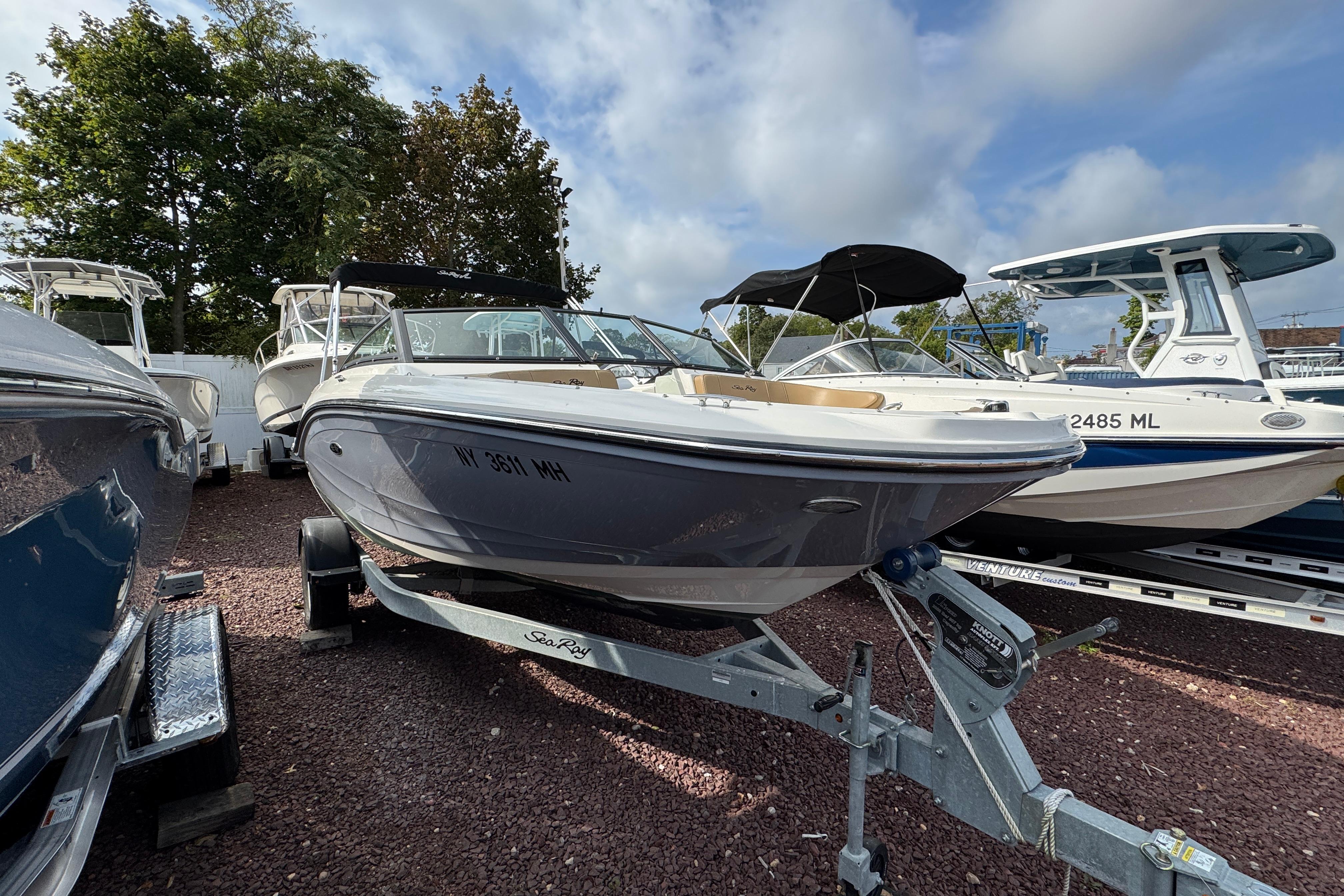 2021 Sea Ray SPX 190 Outboard