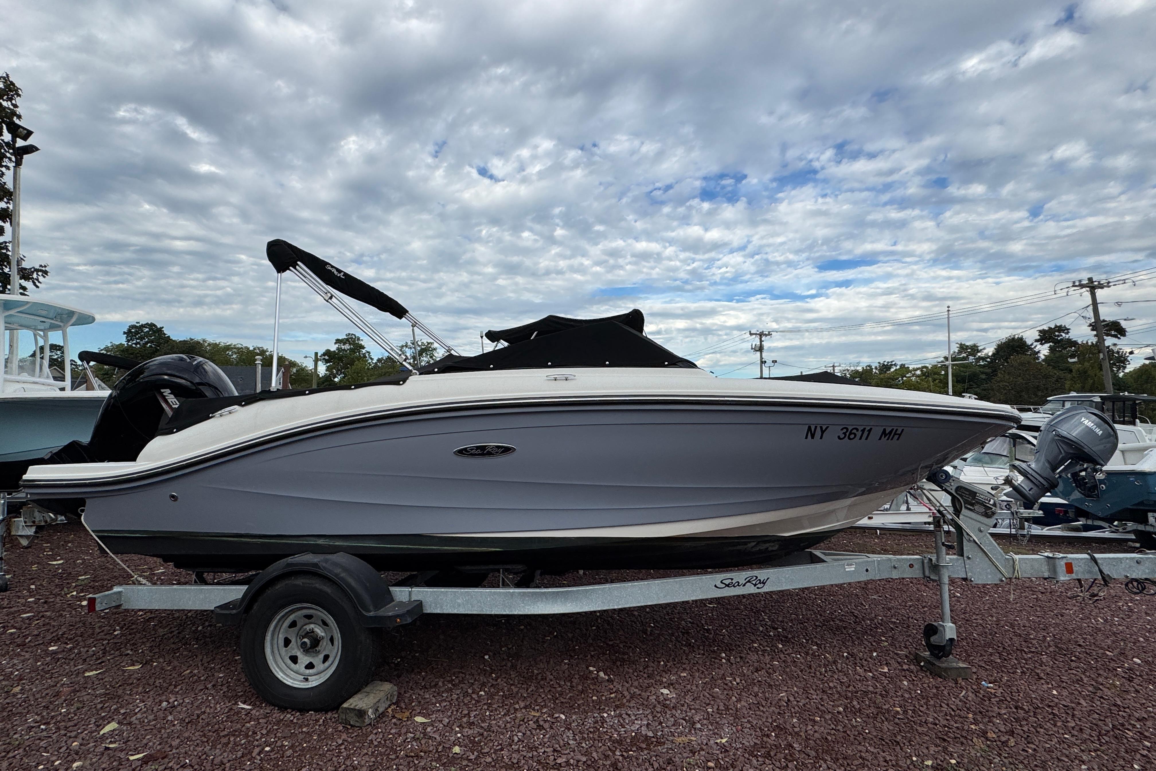 2021 Sea Ray SPX 190 Outboard