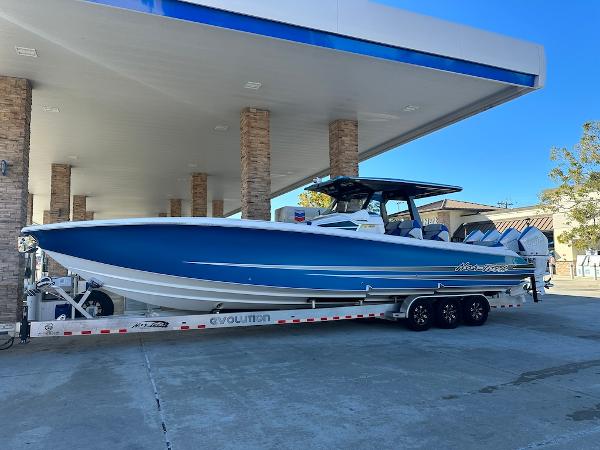 Nor-Tech 400 Supersport 2024 Nor-Tech 400 Supersport boat on a trailer at a gas station.