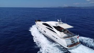 2005 Princess V70