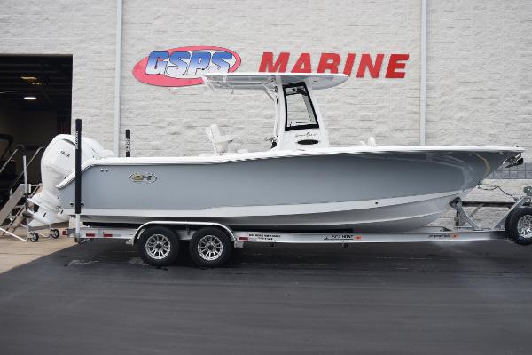 Sea Hunt Gamefish 27 Forward Seating 2025 Sea Hunt Gamefish 27 boat on trailer at GSPS Marine dealership.