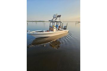 2024 Sea Pro 250 Bay