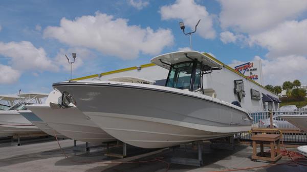 Boston Whaler 280 Dauntless 2024 Boston Whaler 280 Dauntless boat displayed at a dealership.