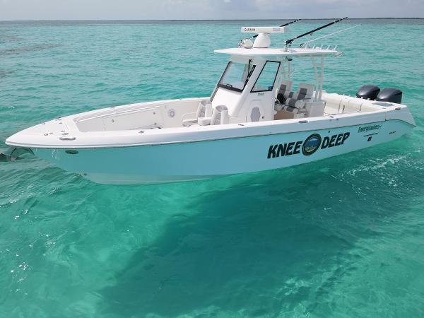 2015 Everglades 325 Center Console