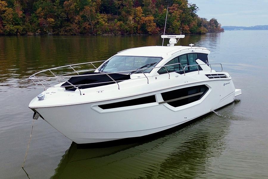 2020 Cruisers Yachts 42 Cantius