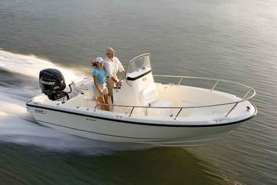 Boston Whaler 190 Outrage Boat