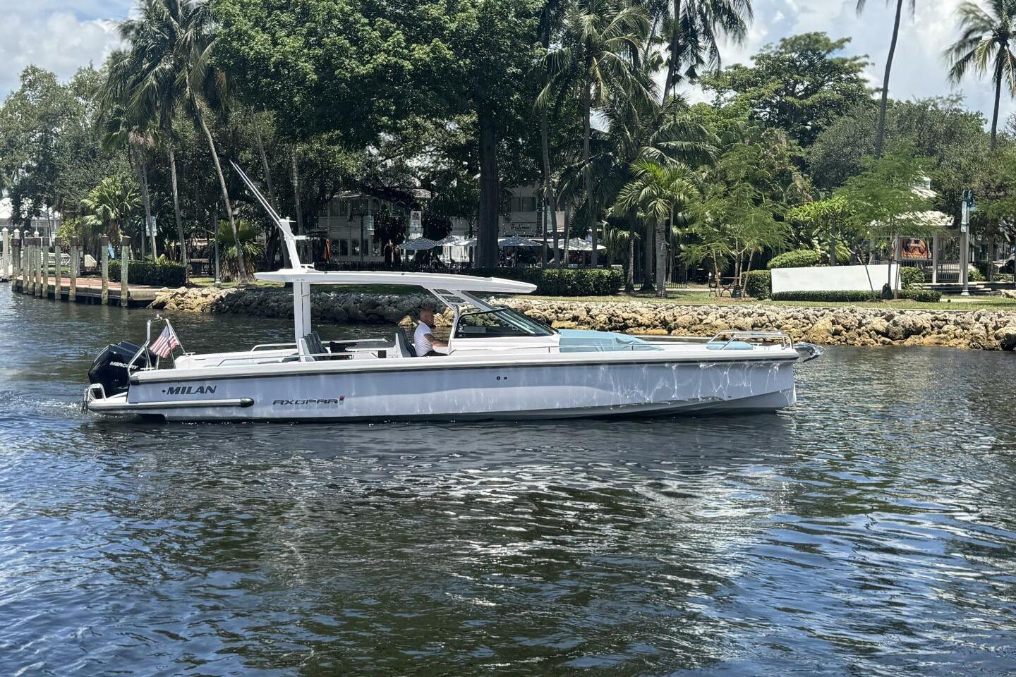 2024 Axopar 37 Sun Top