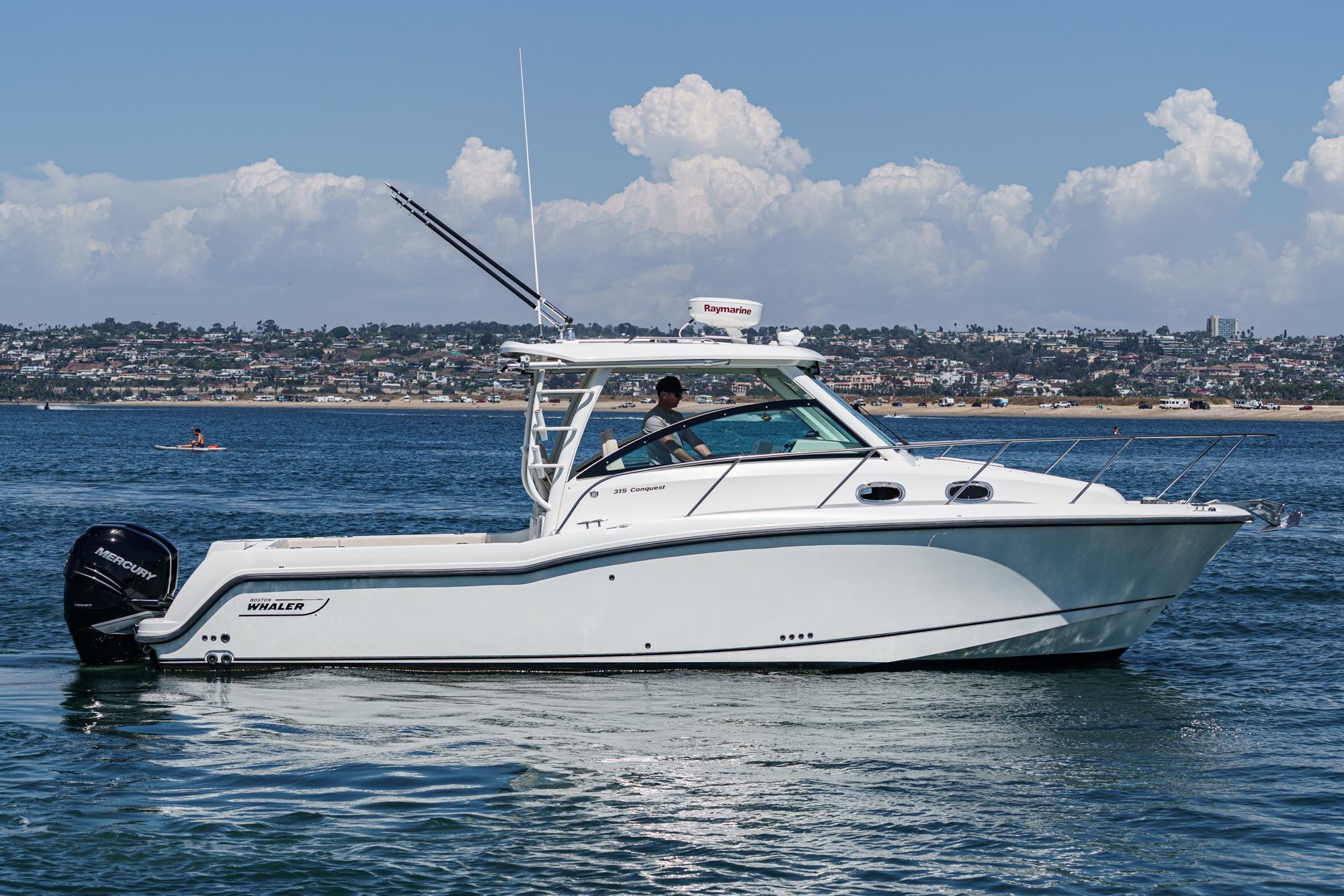 2018 Boston Whaler 315 Conquest
