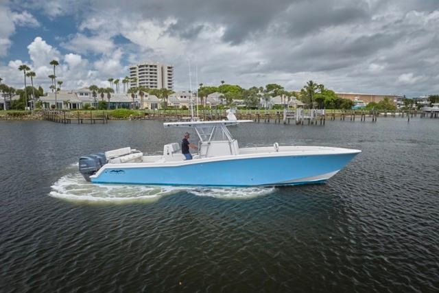 2015 Invincible 36