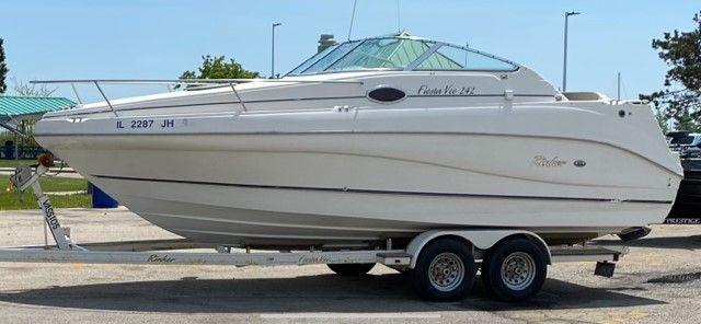 Rinker 242 Fiesta Vee Image 1