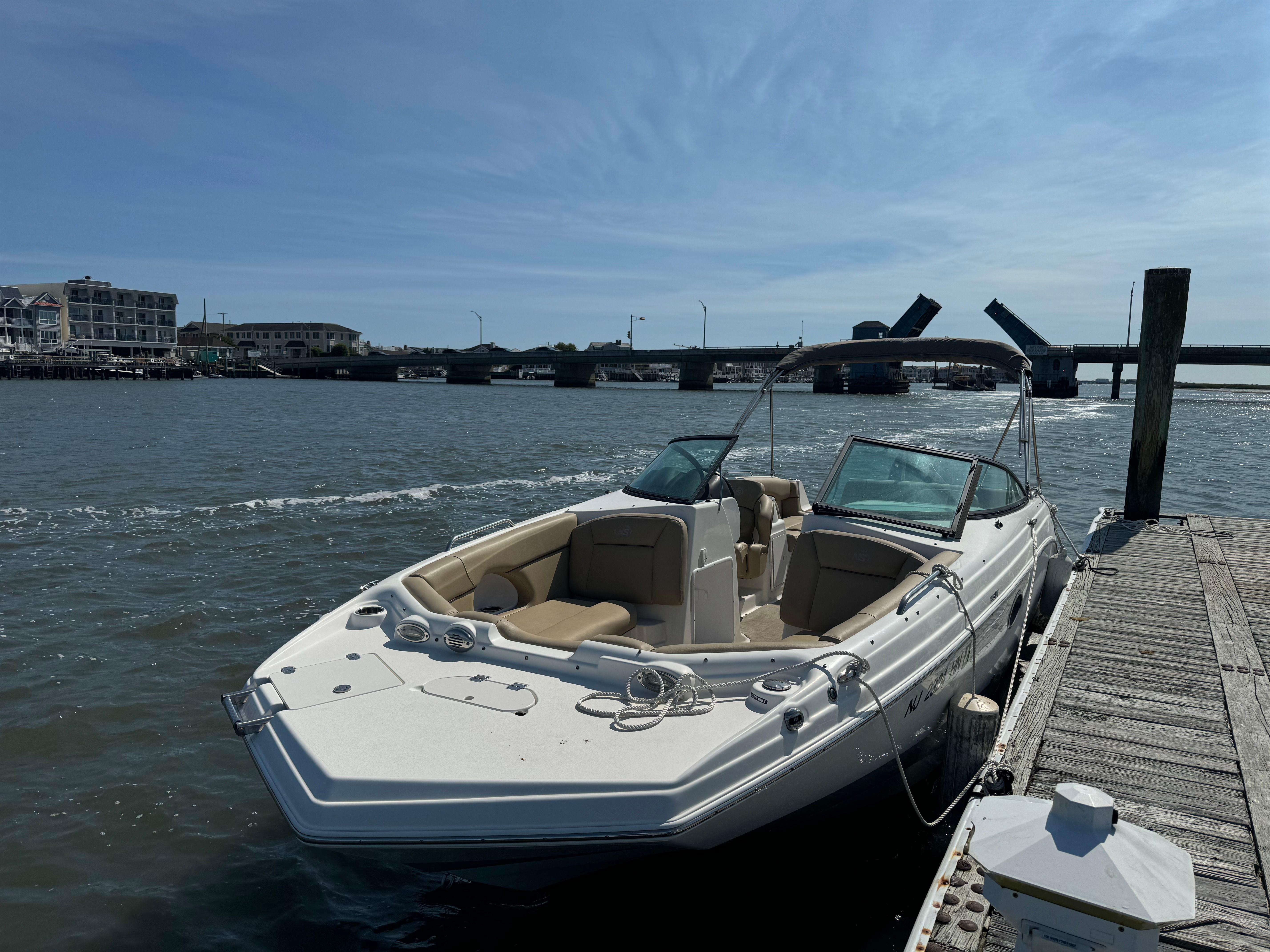 2019 NauticStar 243 DC