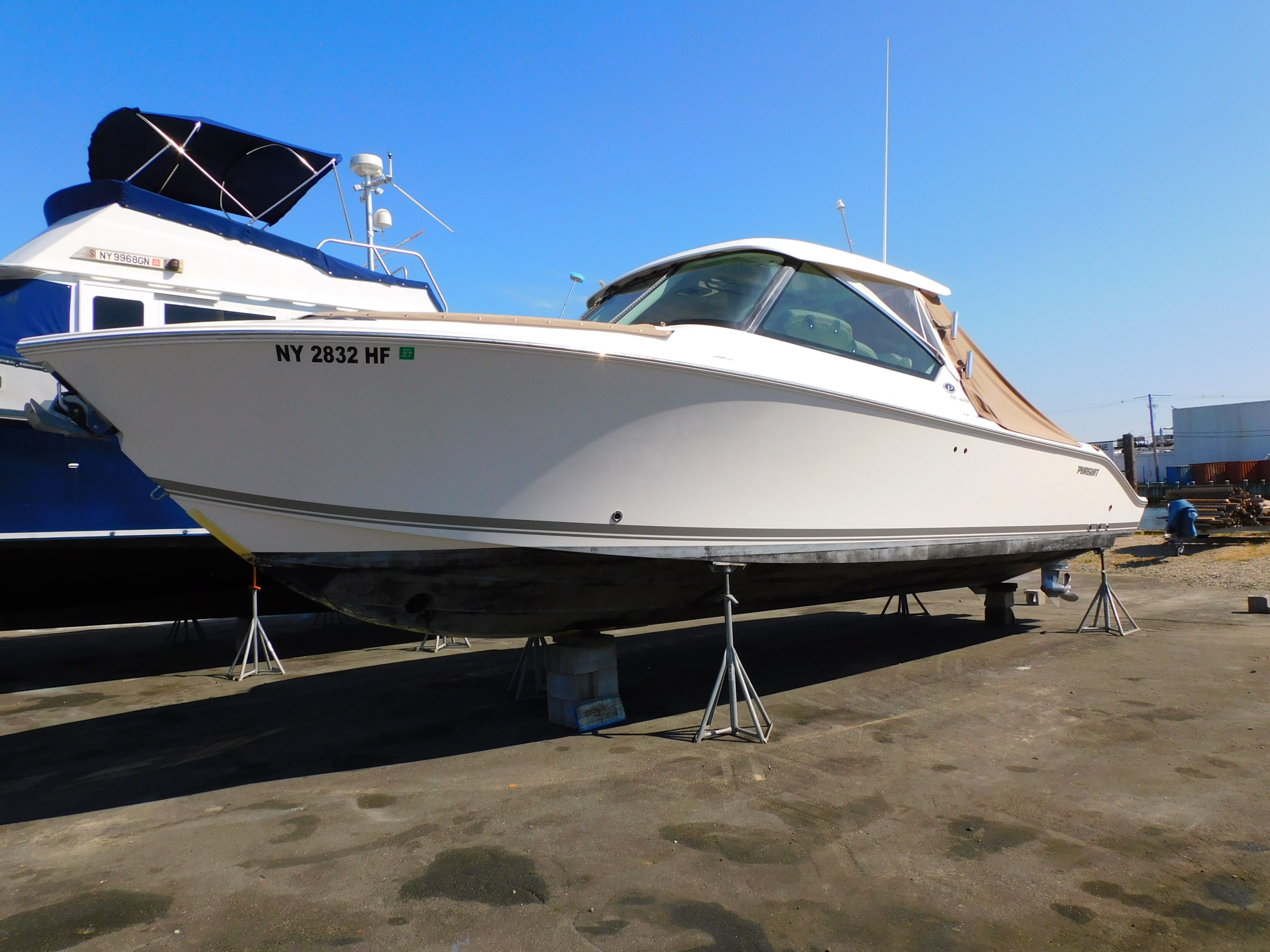 2019 Pursuit DC 325 Dual Console