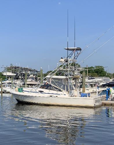 Blackfin 32 Combi 1990 Blackfin 32 Combi boat docked in a marina under clear blue skies.