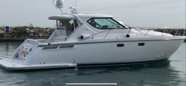 Tiara Yachts 4300 Sovran Image 1