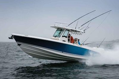 Boston Whaler 330 Outrage Boat