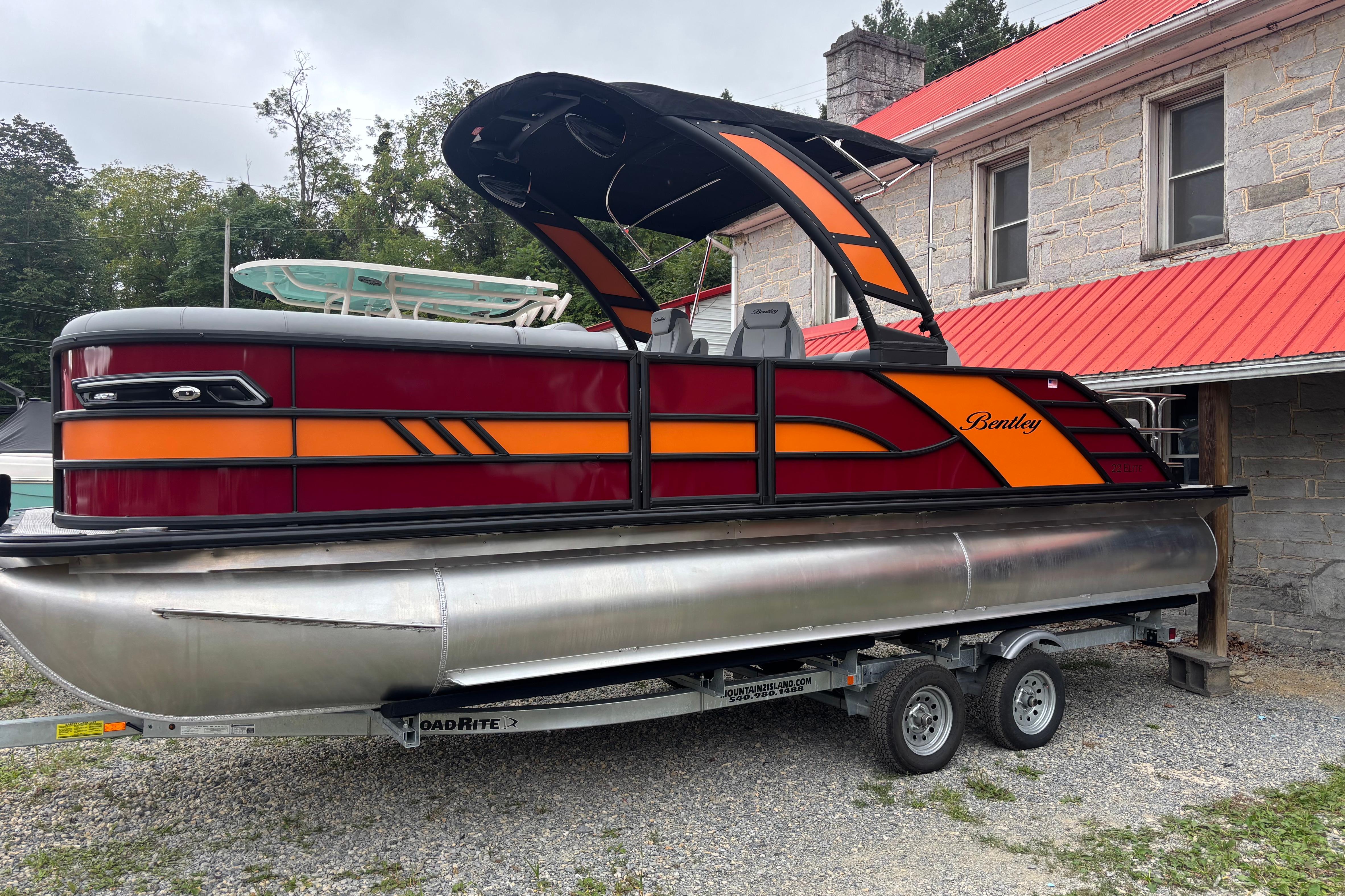 2026 Bentley Pontoons Elite 223 Swingback Dual Captain with Wake Tower