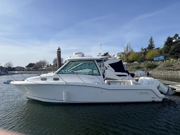Boston Whaler 315 Conquest 2017 Boston Whaler 315 Conquest boat docked in a serene marina setting.
