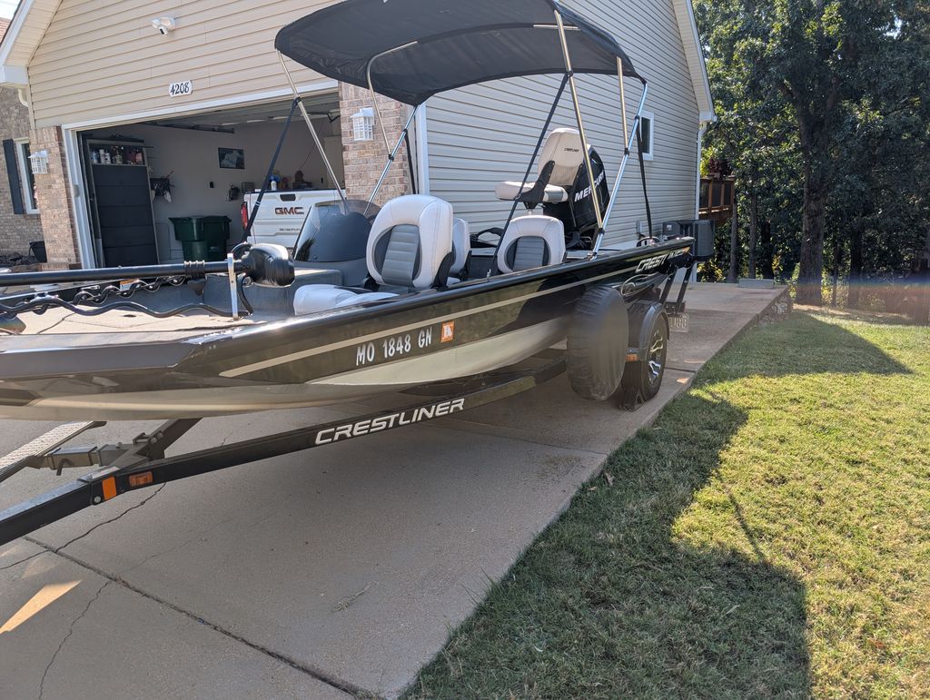 2009 Crestliner Crappie 17
