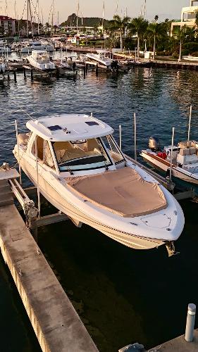 2020 Boston Whaler 380 Realm