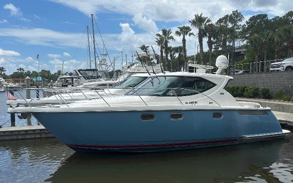 Tiara Yachts 3500 Sovran 2008 Tiara Yachts 3500 Sovran docked, blue hull, white deck, marina background.