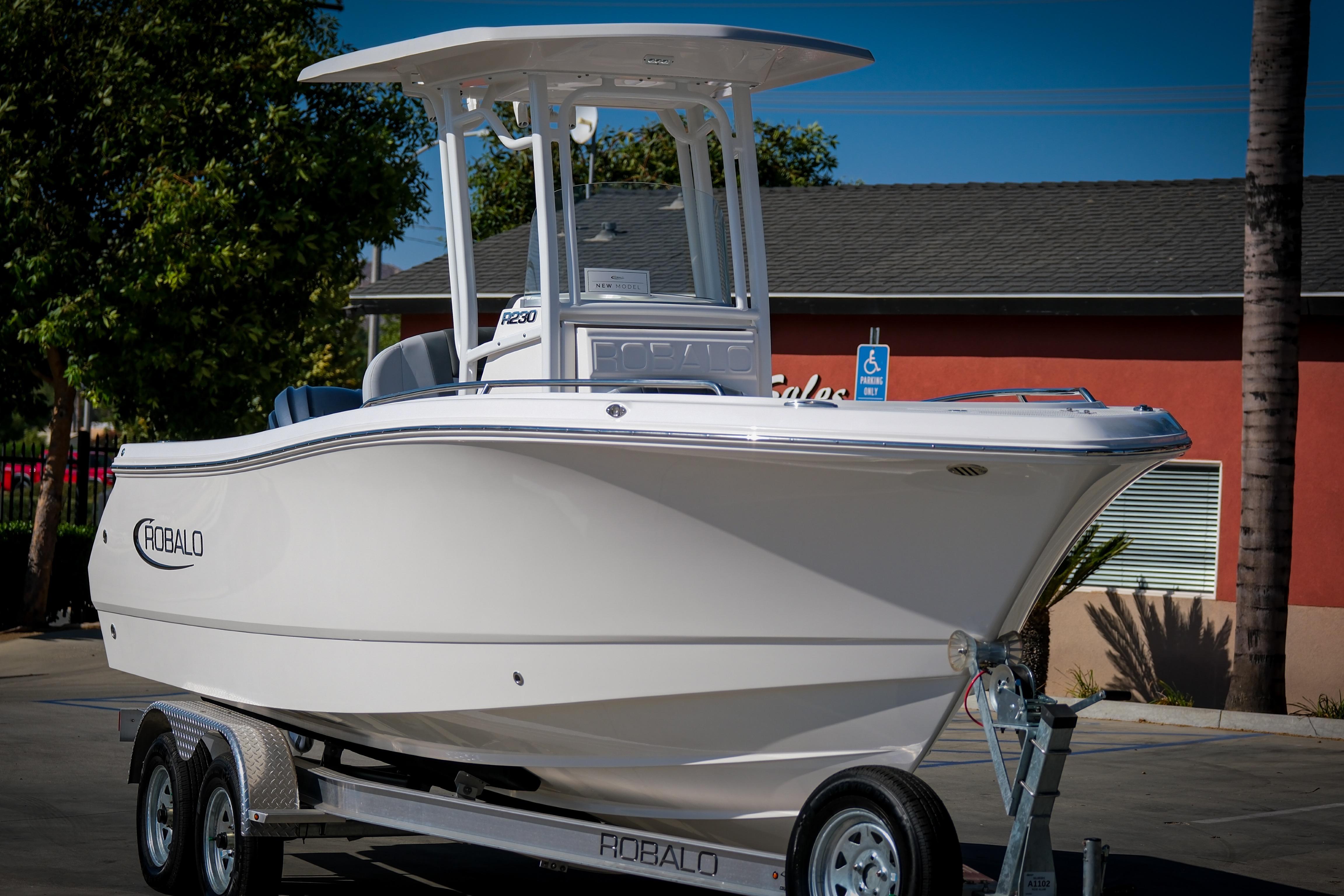 Robalo R230 Center Console 2025 Robalo R230 Center Console boat on trailer, parked outdoors.