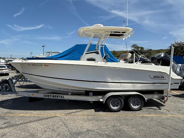 2019 Boston Whaler 230 Outrage
