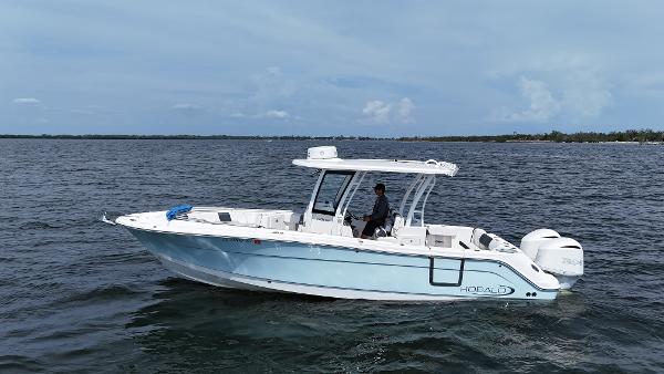 2019 Robalo R302 Center Console