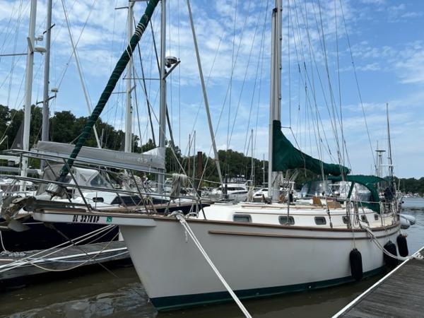 1988 Island Packet 38