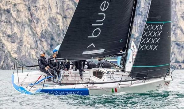 Melges 32