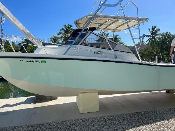 1986 Mako 258 Cuddy