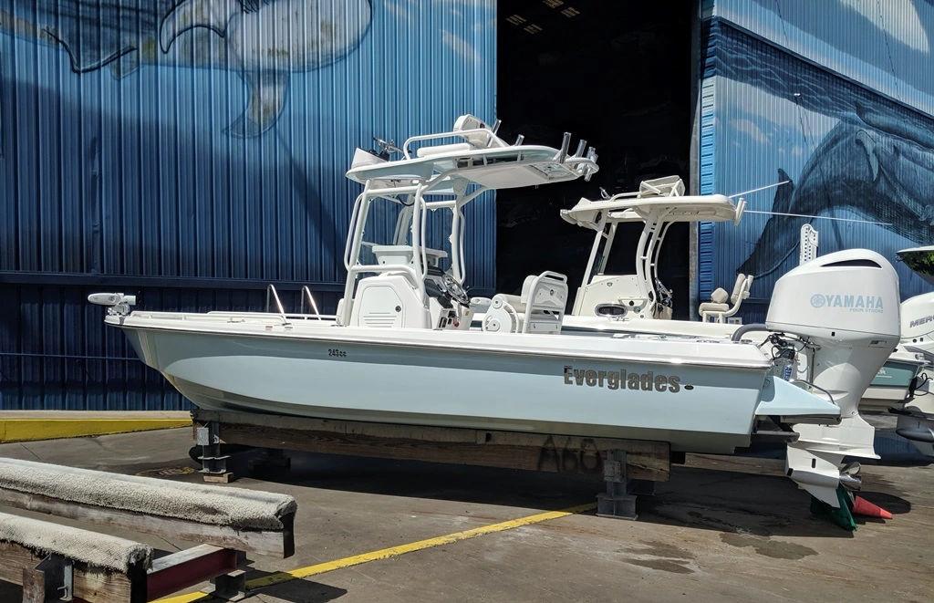 Everglades 243 CC 2019-EVERGLADES-243-CC