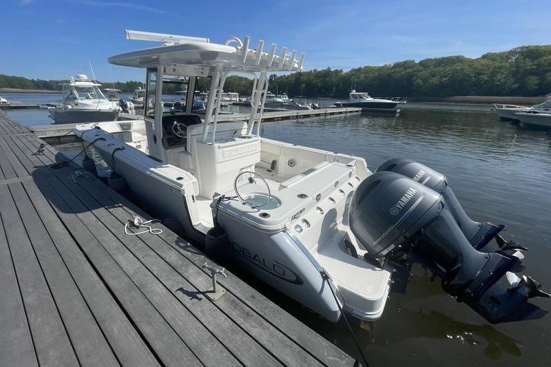 2023 Robalo R270 Center Console