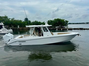 2025 Everglades 335 Center Console