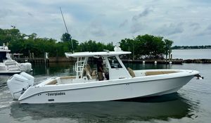 Everglades 335 Center Console 2025 EVERGLADES 335 CC - Image 1