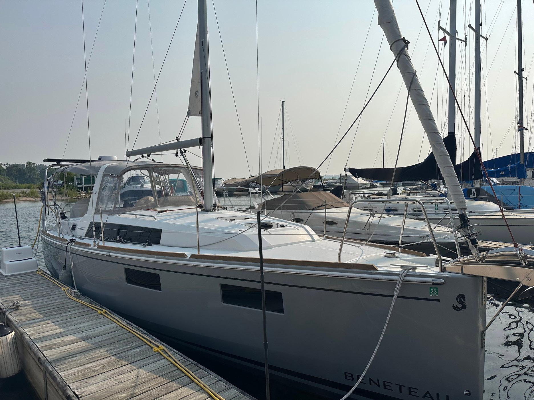 2021 Beneteau Oceanis 35.1