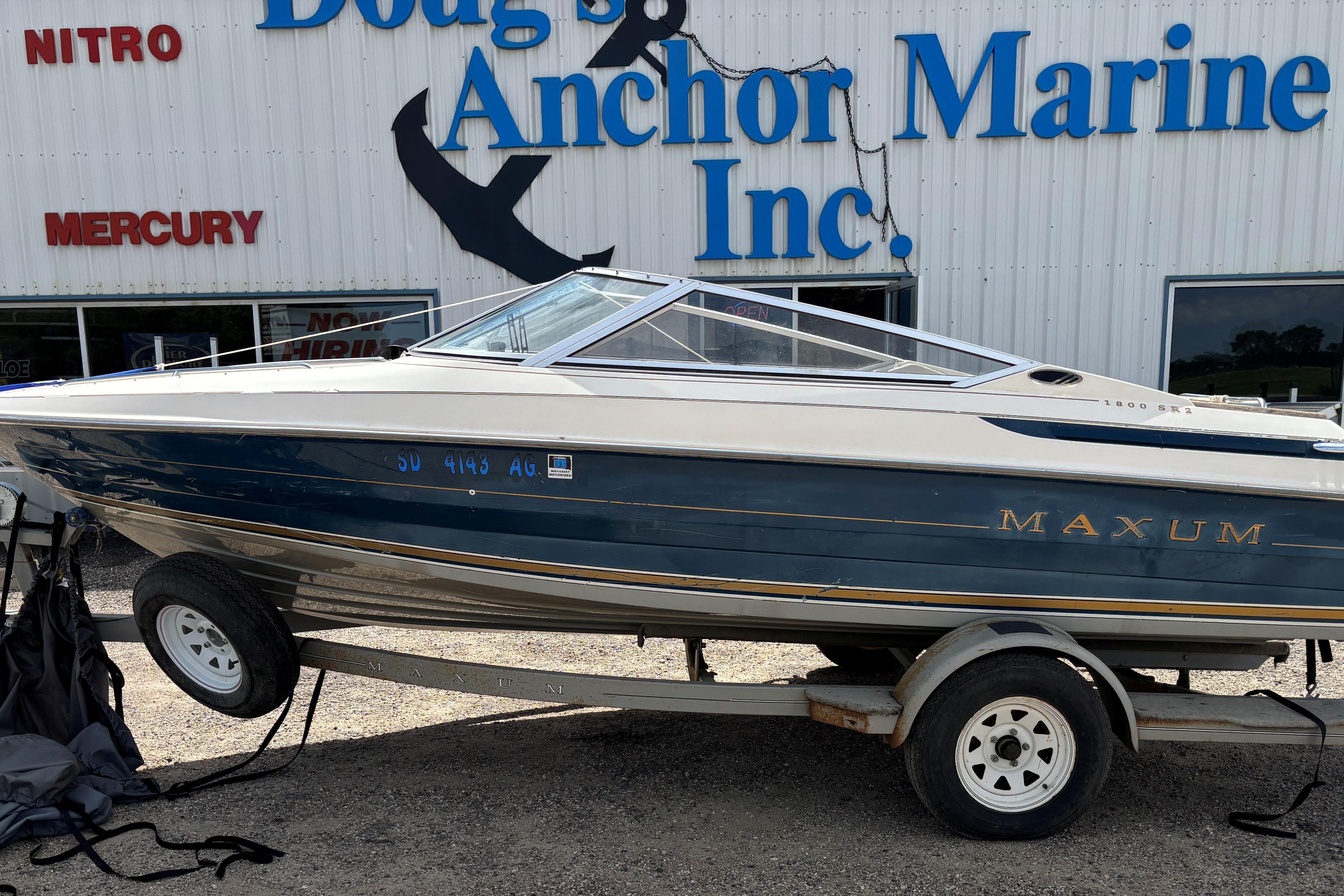 Bayliner Maxum 1995 Bayliner Maxum boat on trailer at Doug's Anchor Marine Inc.