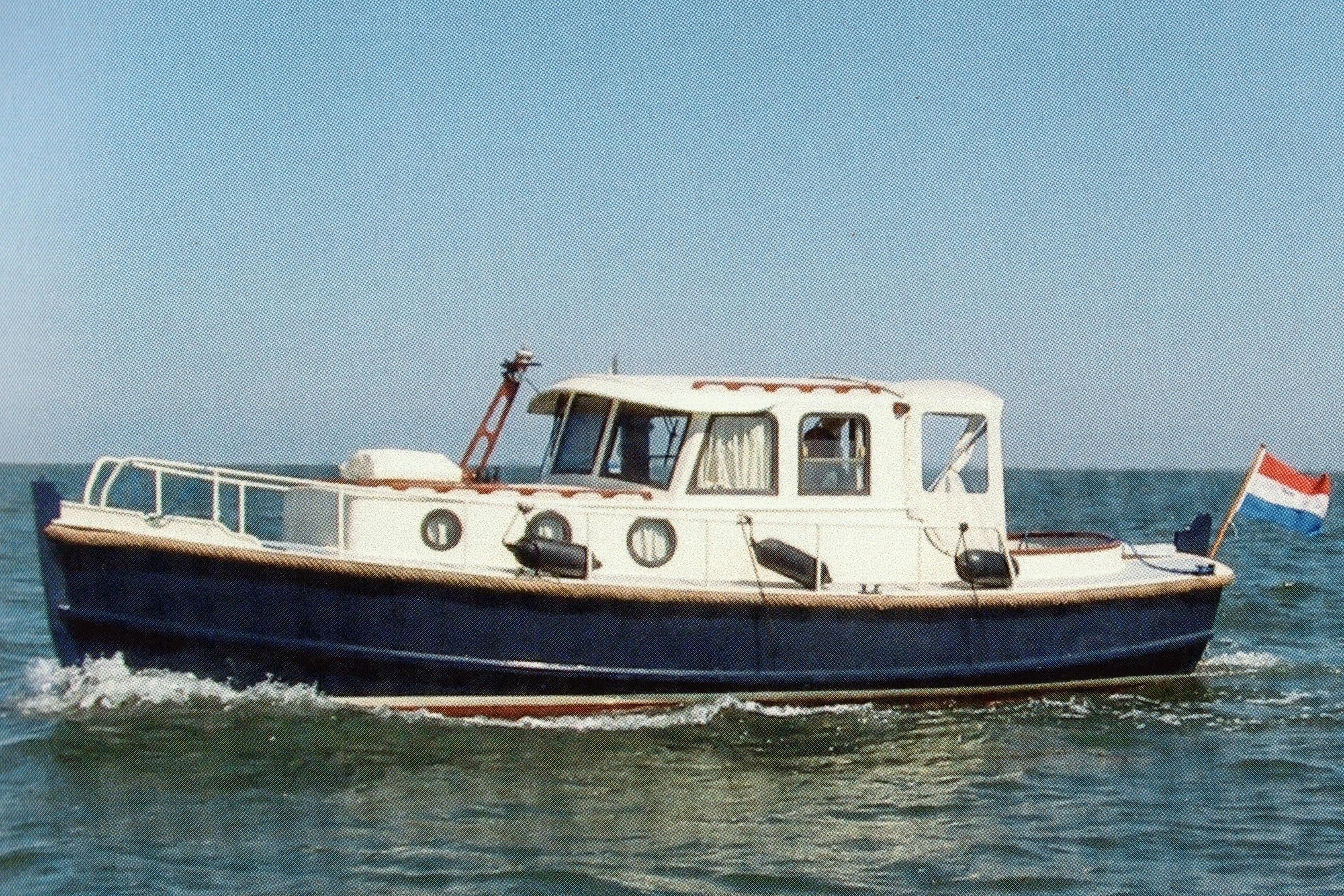 Bekebrede noordkaper 28 ok 2001 Bekebrede Noordkaper 28 OK boat cruising on open water with Dutch flag.